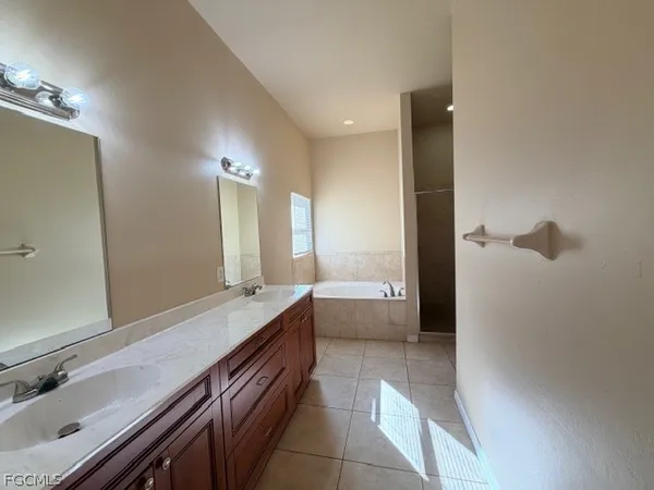 $2,025 | 360 Southwest 24th Place, Cape Coral, FL 33991