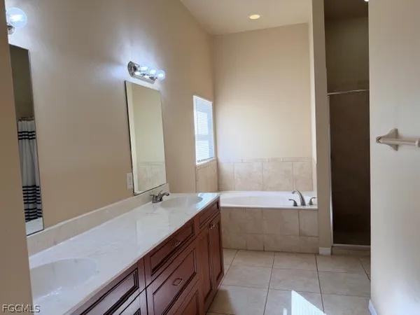 $2,025 | 360 Southwest 24th Place, Cape Coral, FL 33991