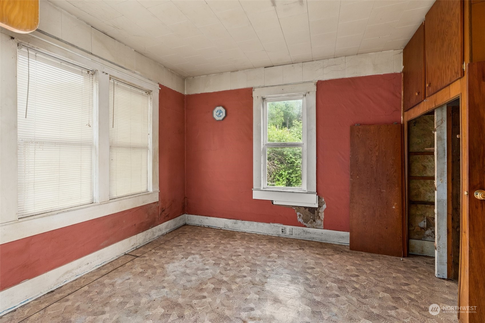 1235 Cedar Street Raymond, WA 98577 - Photo 6 of 23 a view of an empty room with a window