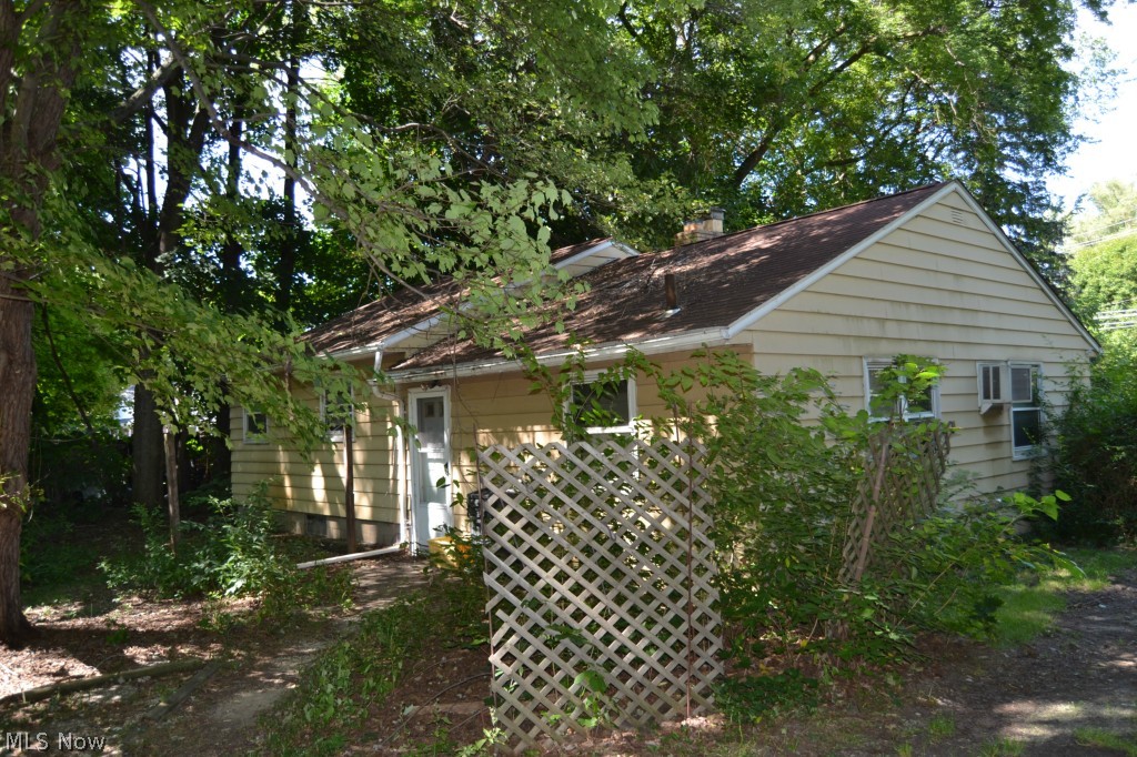 2054 Copley Road Akron, OH 44320 - Photo 4 of 19