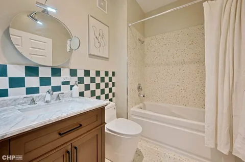 $5,000 | 203 South Sangamon Street, Unit 206, Chicago, IL 60607