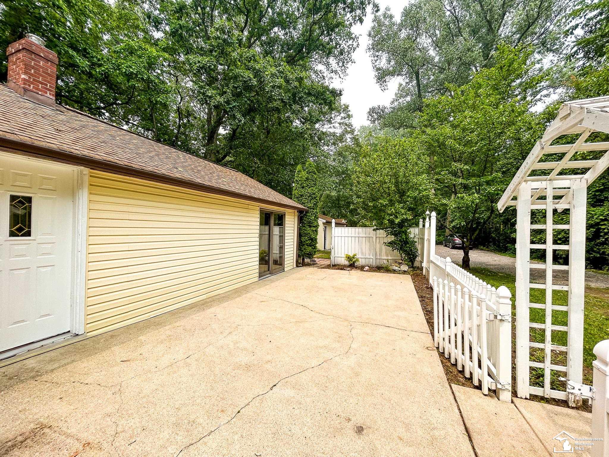 2980 West Sterns Road Lambertville, MI 48144 - Photo 8 of 79 50113784-7.JPG
