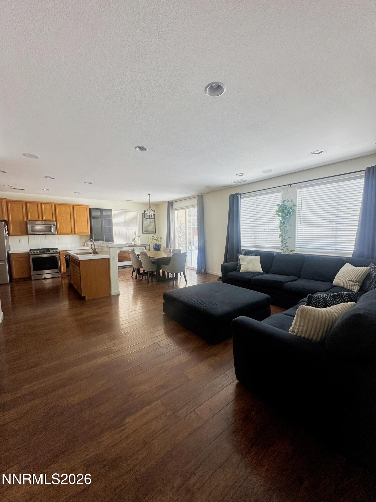 11201 Messina Way Reno, NV 89521 - Photo 9 of 27 Great Room
