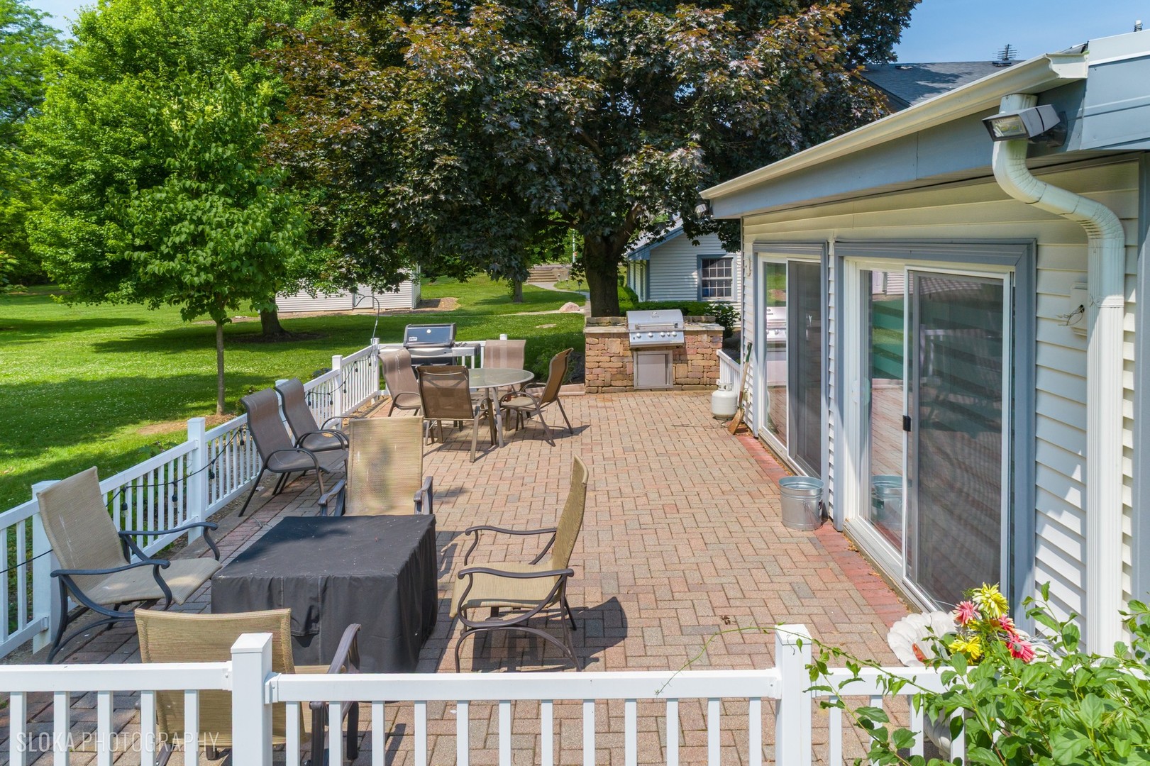 153 Algonquin Road Barrington Hills, IL 60010 - Photo 55 of 95 a view of a patio with couches potted plants and a big yard