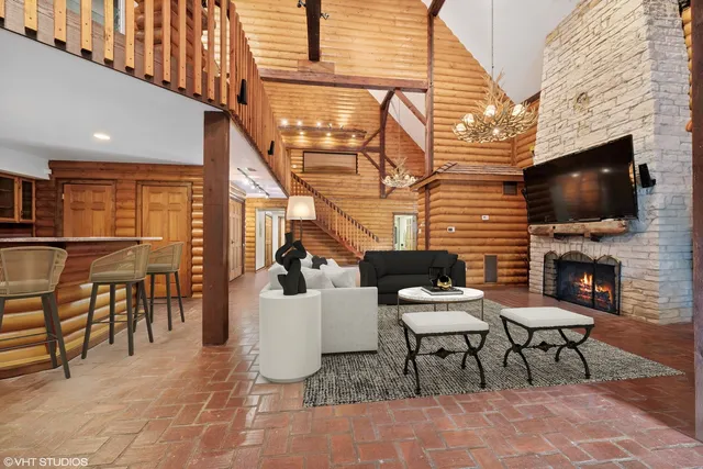 $1,950,000 | 153 Algonquin Road, Barrington Hills, IL 60010