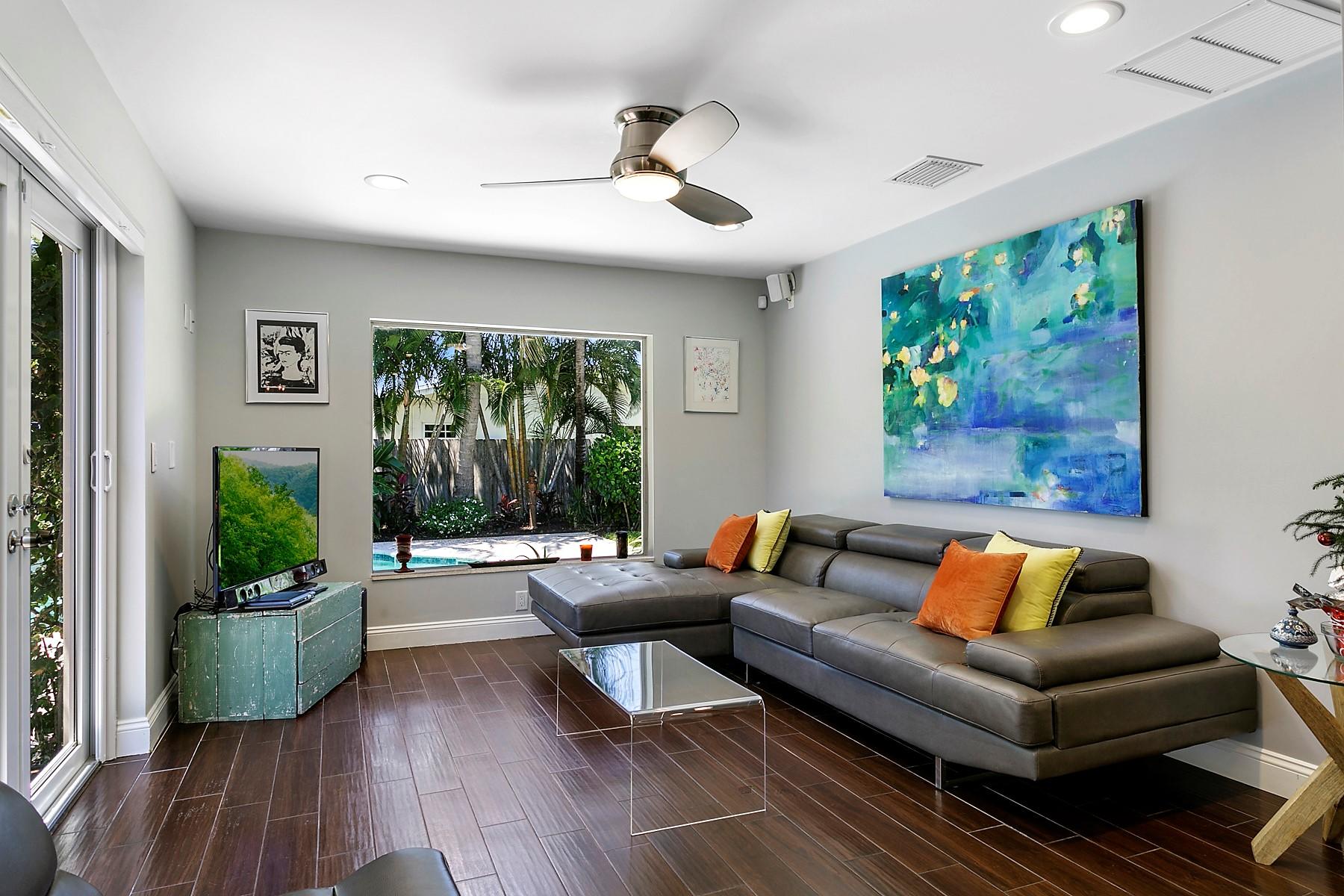 311 Ellamar Road West Palm Beach, FL 33405 - Photo 16 of 40 Family Room_web