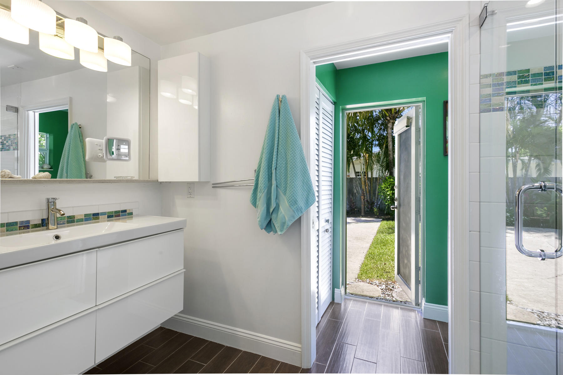 311 Ellamar Road West Palm Beach, FL 33405 - Photo 25 of 40 Master Bath also Cabana Bath