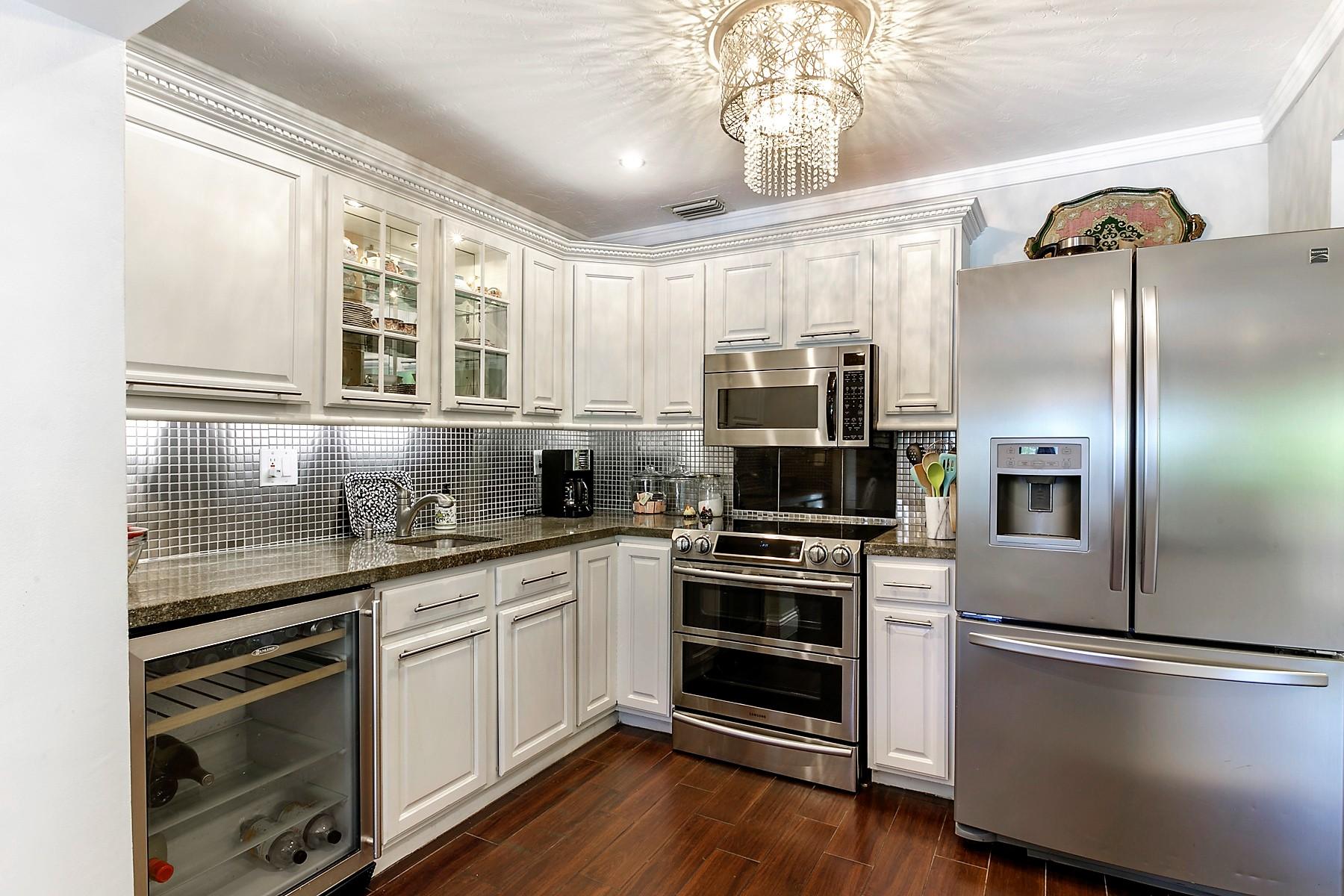 311 Ellamar Road West Palm Beach, FL 33405 - Photo 3 of 40 Kitchen 3_web