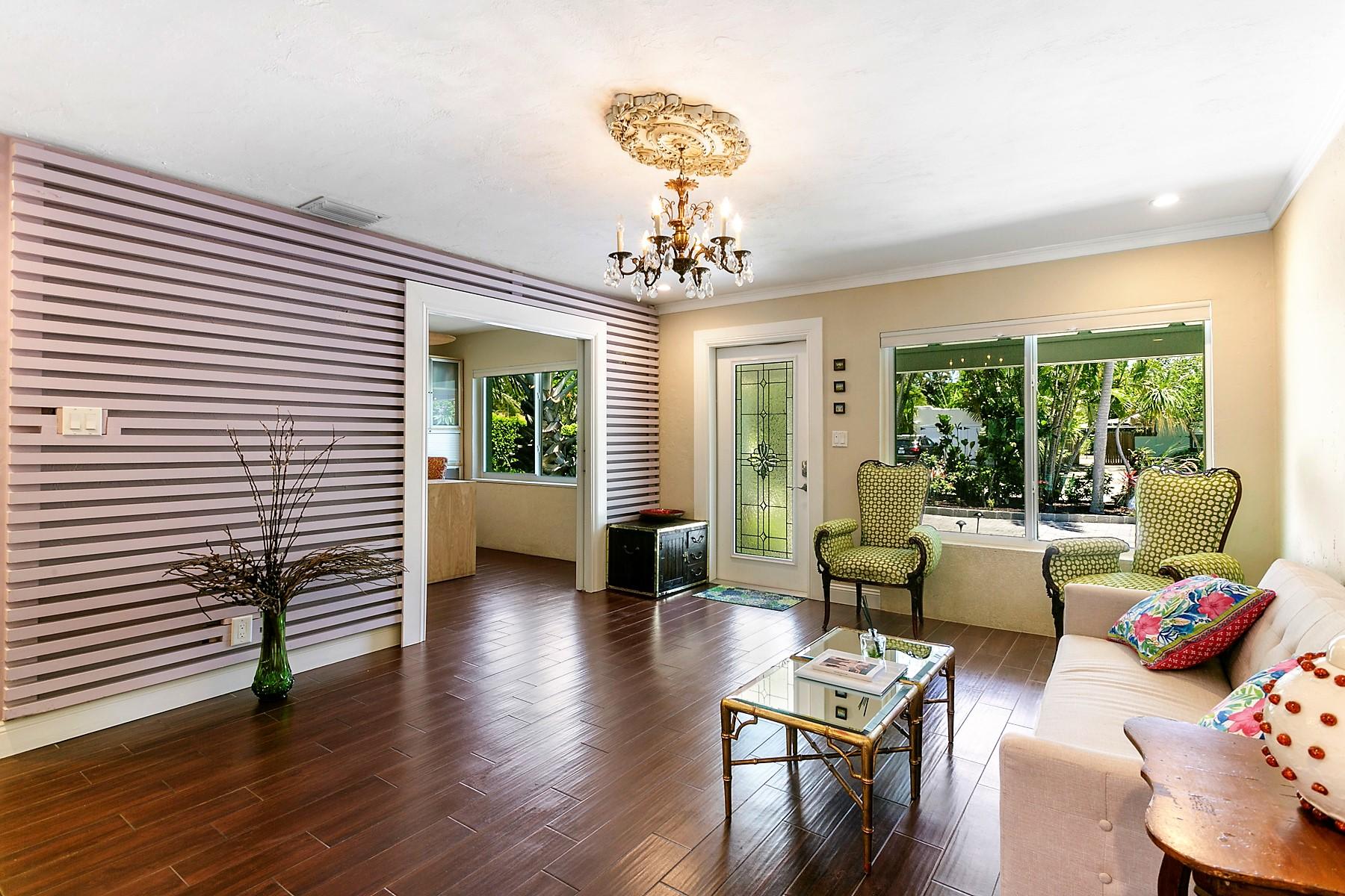 311 Ellamar Road West Palm Beach, FL 33405 - Photo 7 of 40 Living Room 2_web