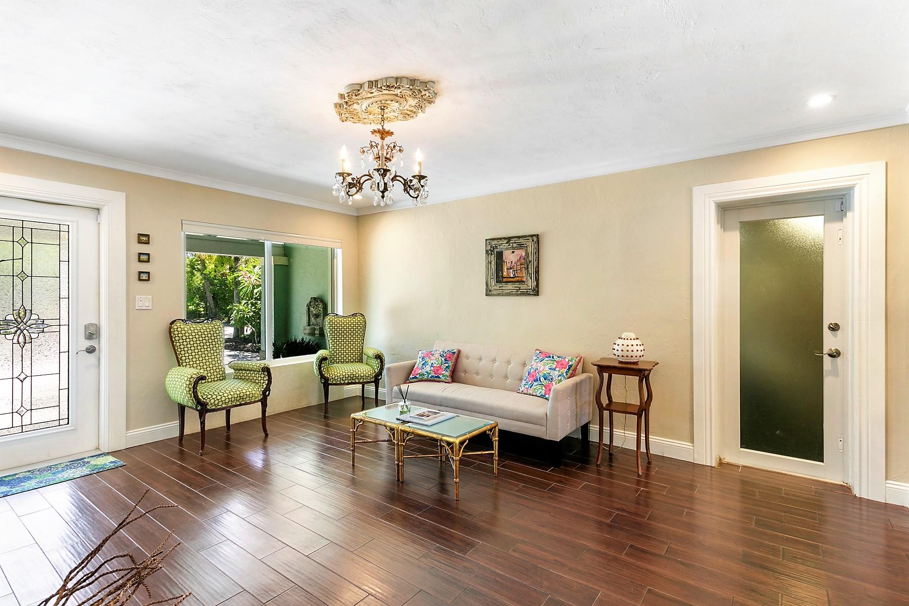 311 Ellamar Road West Palm Beach, FL 33405 - Photo 8 of 40 Living Room 3_web
