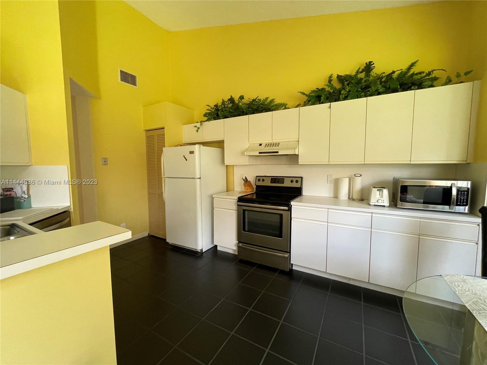 1535 Seabay Road Weston, FL 33326 - Photo 11 of 23 Gallery Image 11