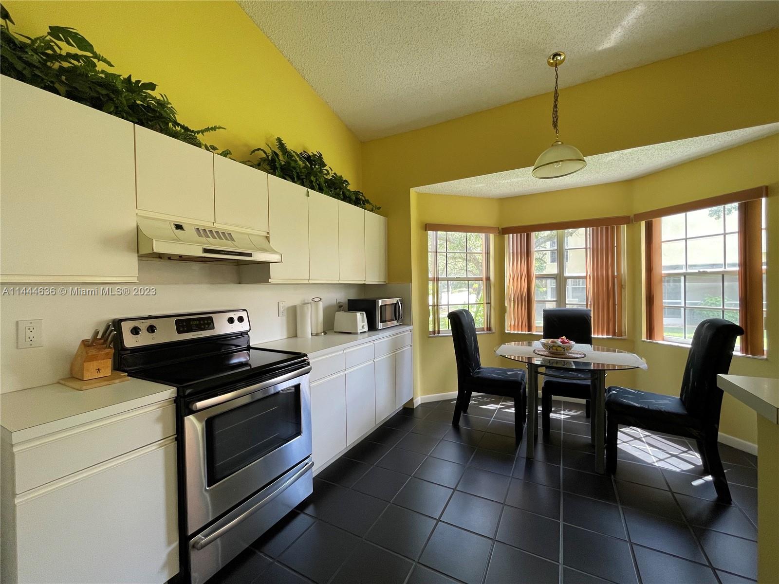1535 Seabay Road Weston, FL 33326 - Photo 12 of 23 Gallery Image 12