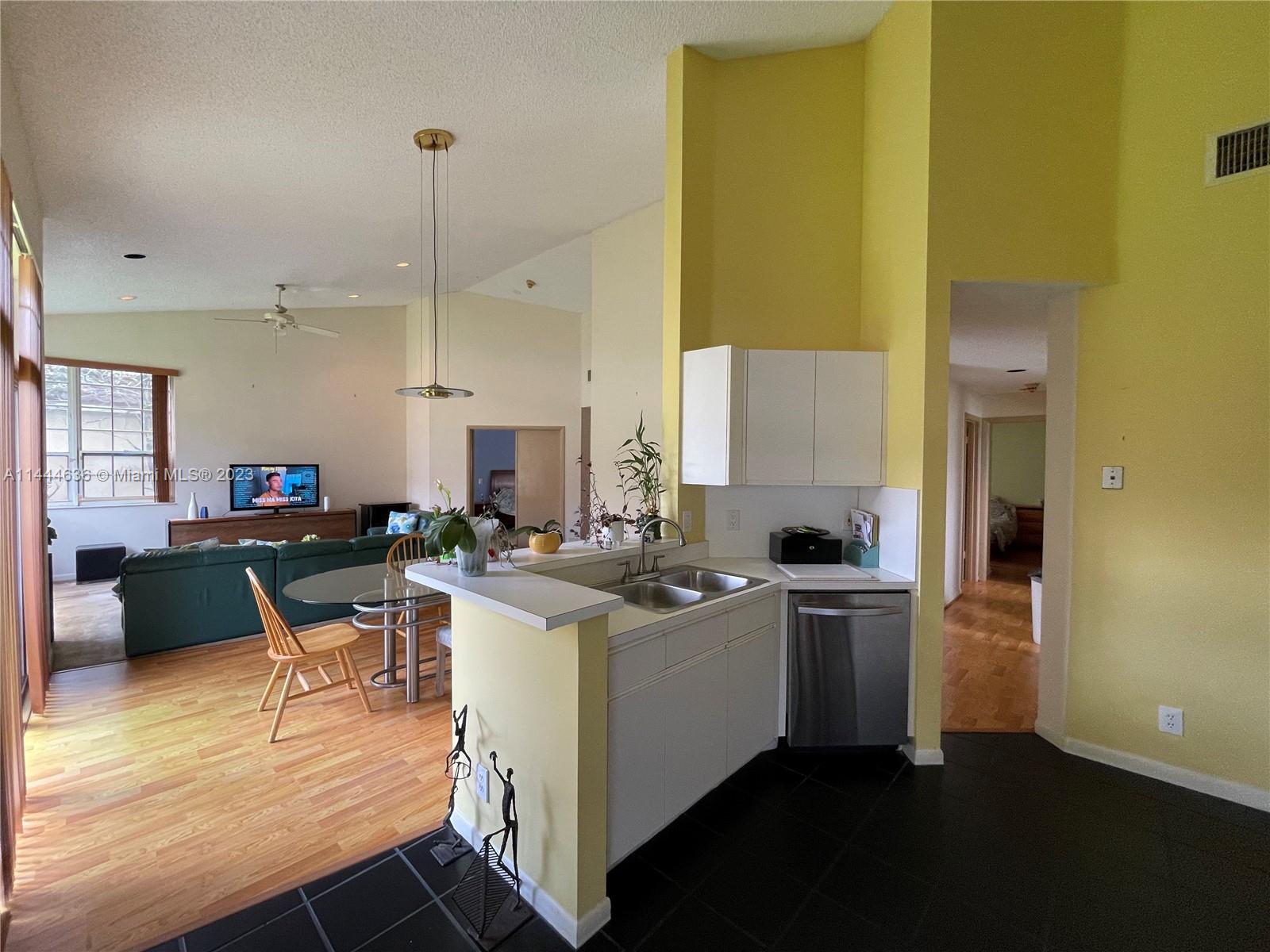 1535 Seabay Road Weston, FL 33326 - Photo 13 of 23 Gallery Image 13
