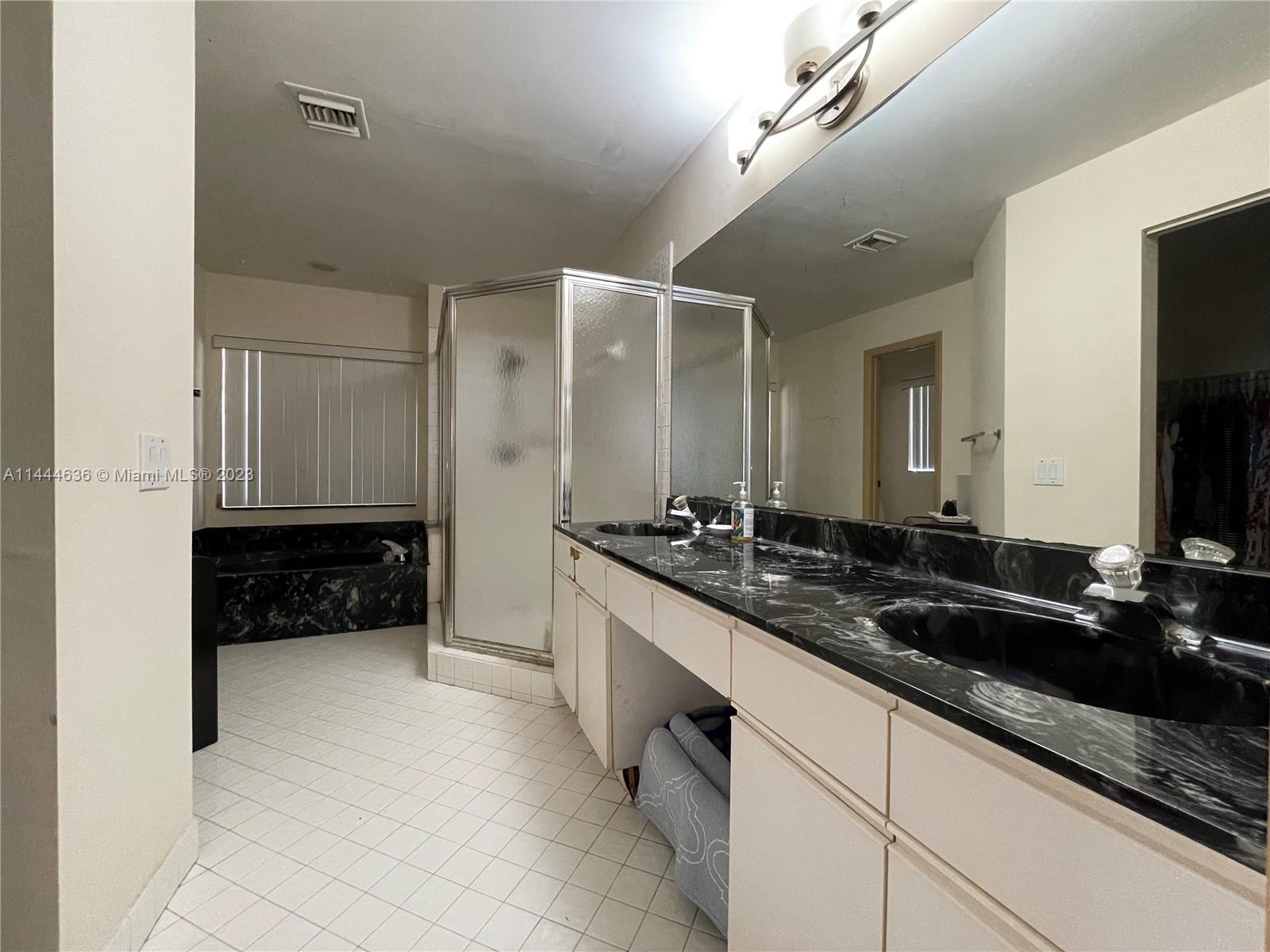 1535 Seabay Road Weston, FL 33326 - Photo 15 of 23 Gallery Image 15