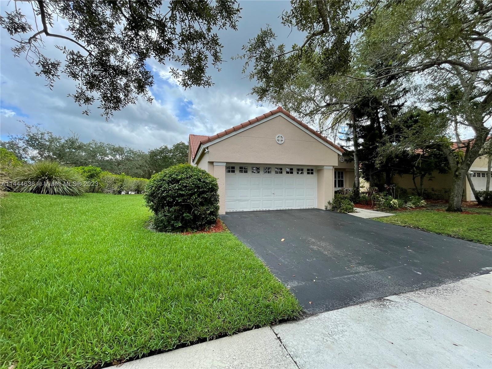 1535 Seabay Road Weston, FL 33326 - Photo 4 of 23 Gallery Image 4