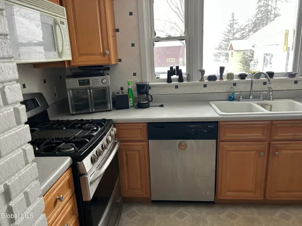 $459,000 | 259 State Line Road, White Creek, NY 12057