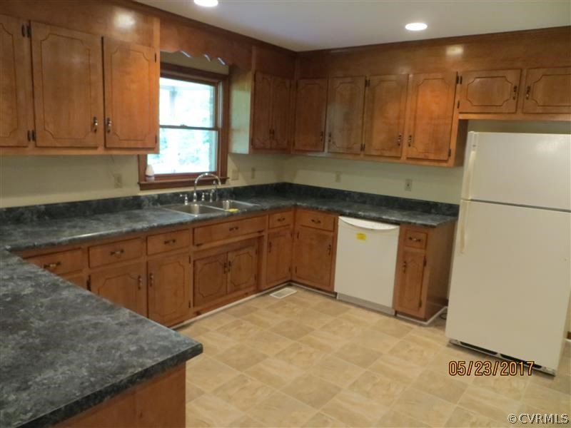 9487 Old Stage Road Prince George, VA 23875 - Photo 3 of 10 Gallery Image 3