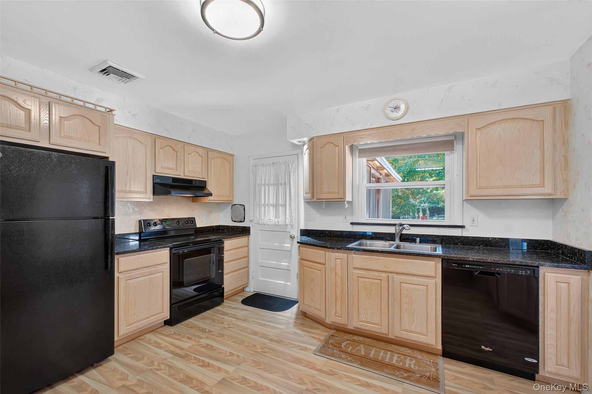 97 Friendly Road Mahopac, NY 10541 - Photo 14 of 49