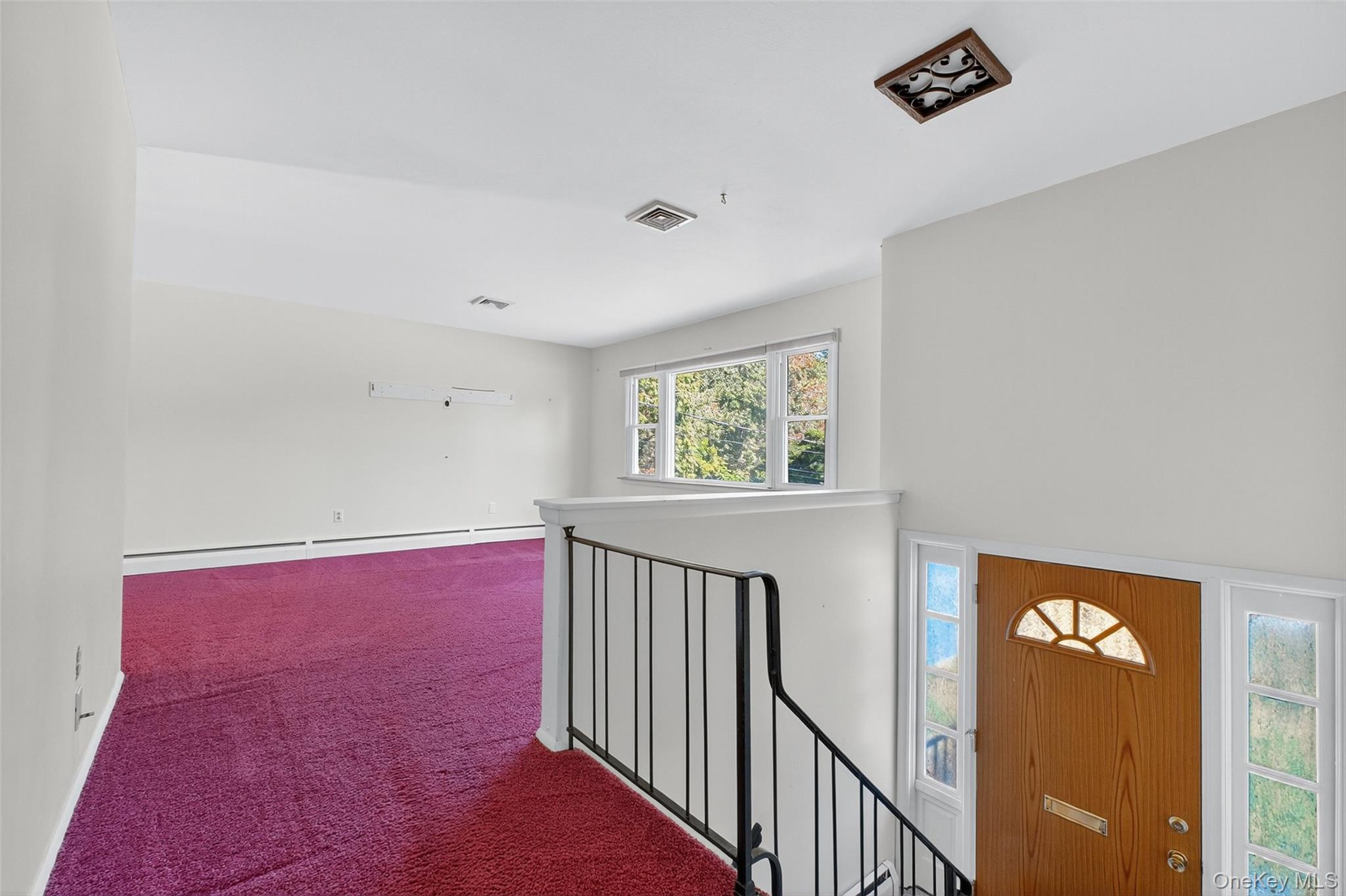 97 Friendly Road Mahopac, NY 10541 - Photo 4 of 49 Entry to living room