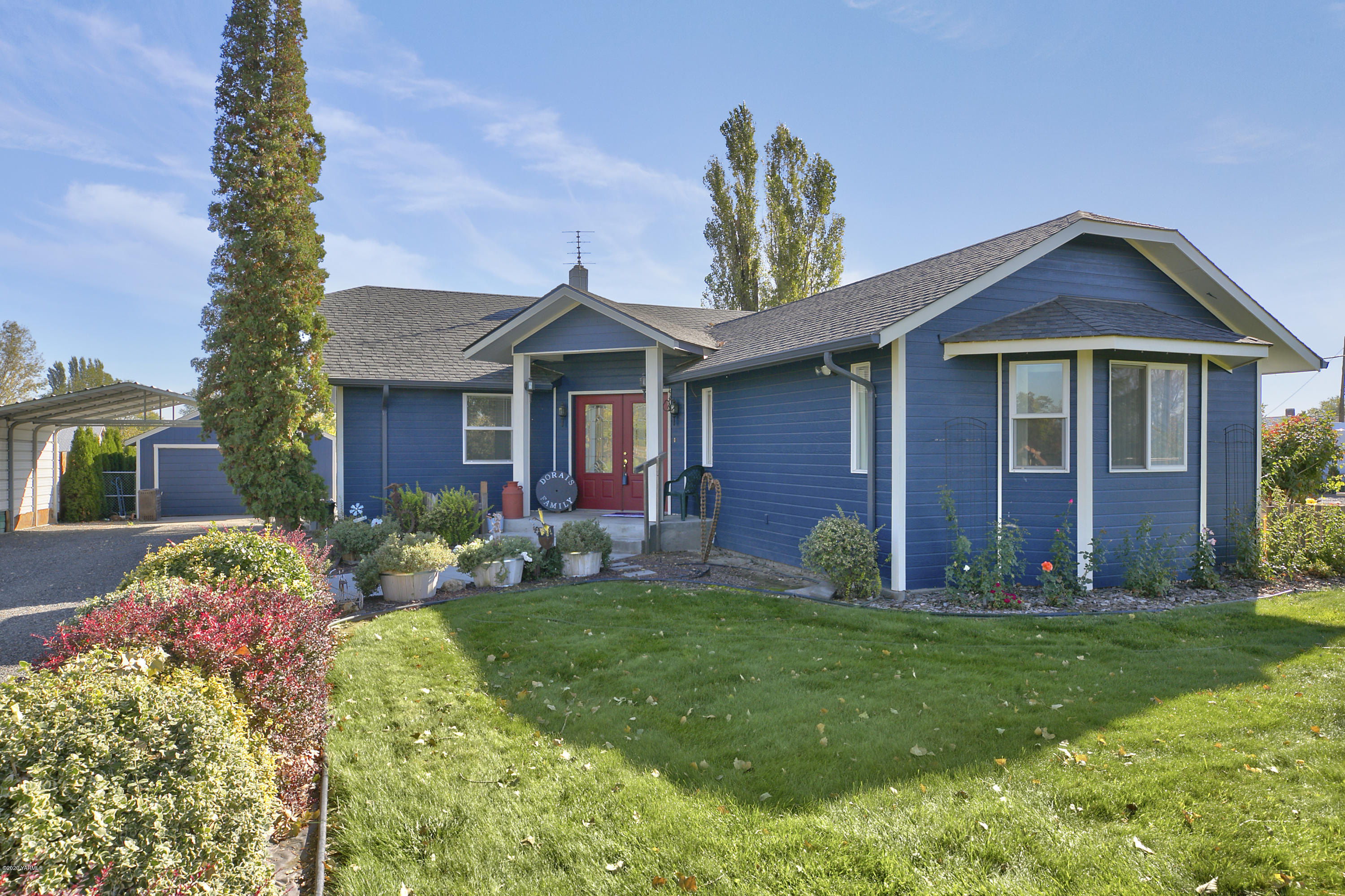 81 Blue Goose Road Zillah, WA 98953 - Photo 1 of 29 81 Blue Goose Rd