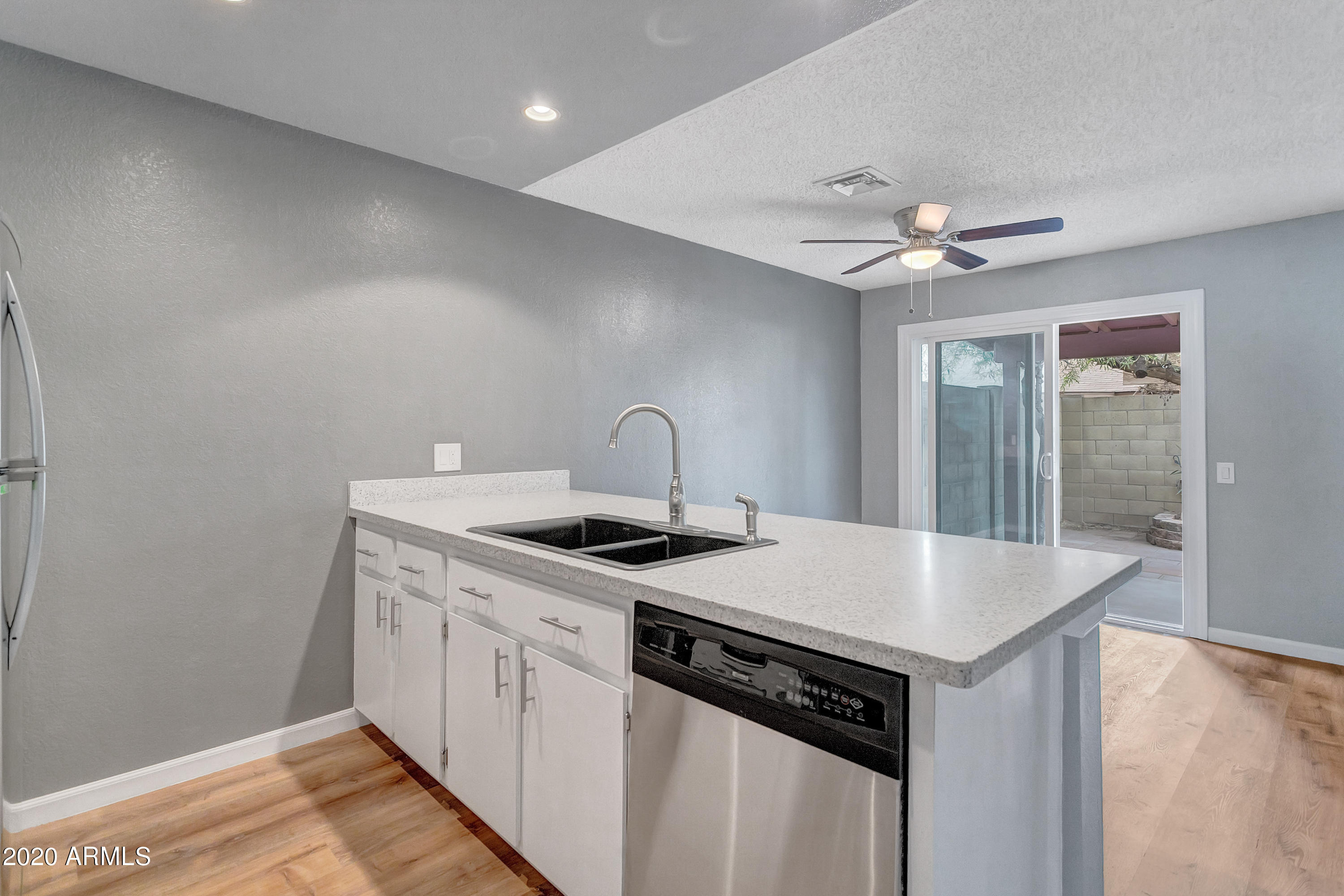 1917 East Grandview Road Phoenix, AZ 85022 - Photo 21 of 33 Updated Kitchen