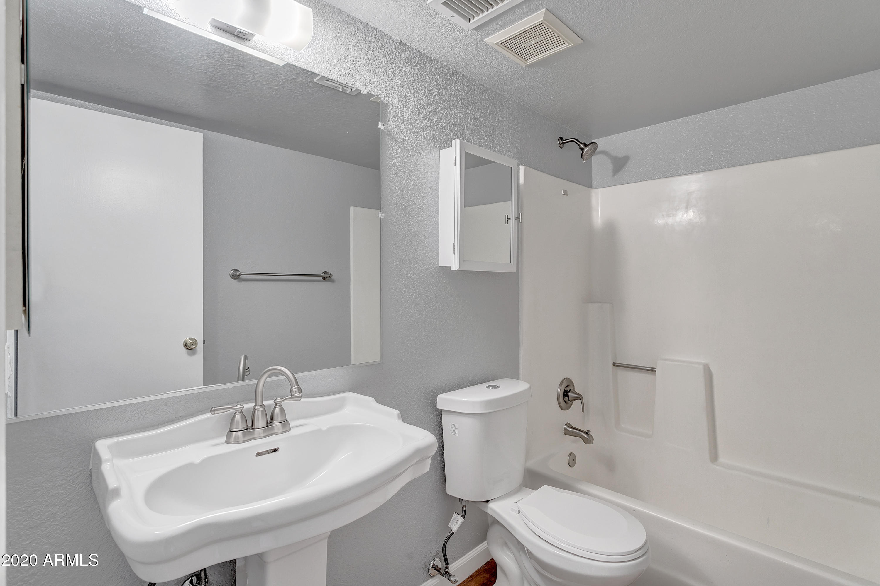 1917 East Grandview Road Phoenix, AZ 85022 - Photo 8 of 33 Guest Bathroom