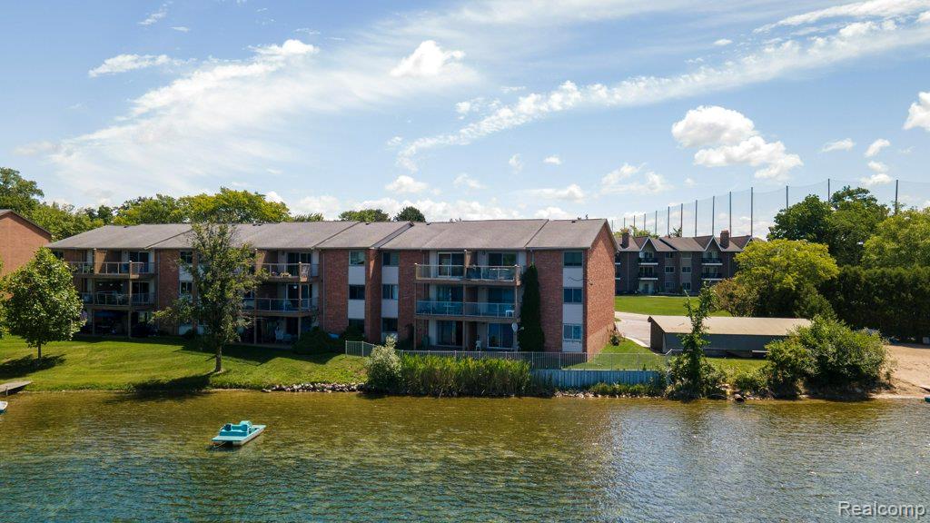 1974 Klingensmith Road, Unit 4 Bloomfield Hills, MI 48302 - Photo 2 of 35 002-DJI_0842_m.jpg