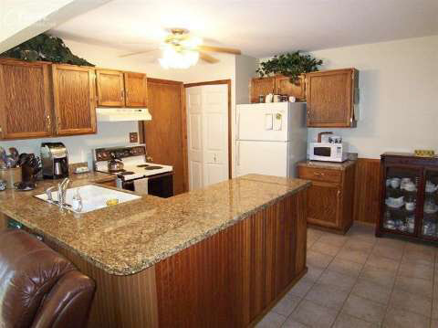 1183 Stonehenge Road Flint, MI 48532 - Photo 8 of 24 20414132-7.JPG