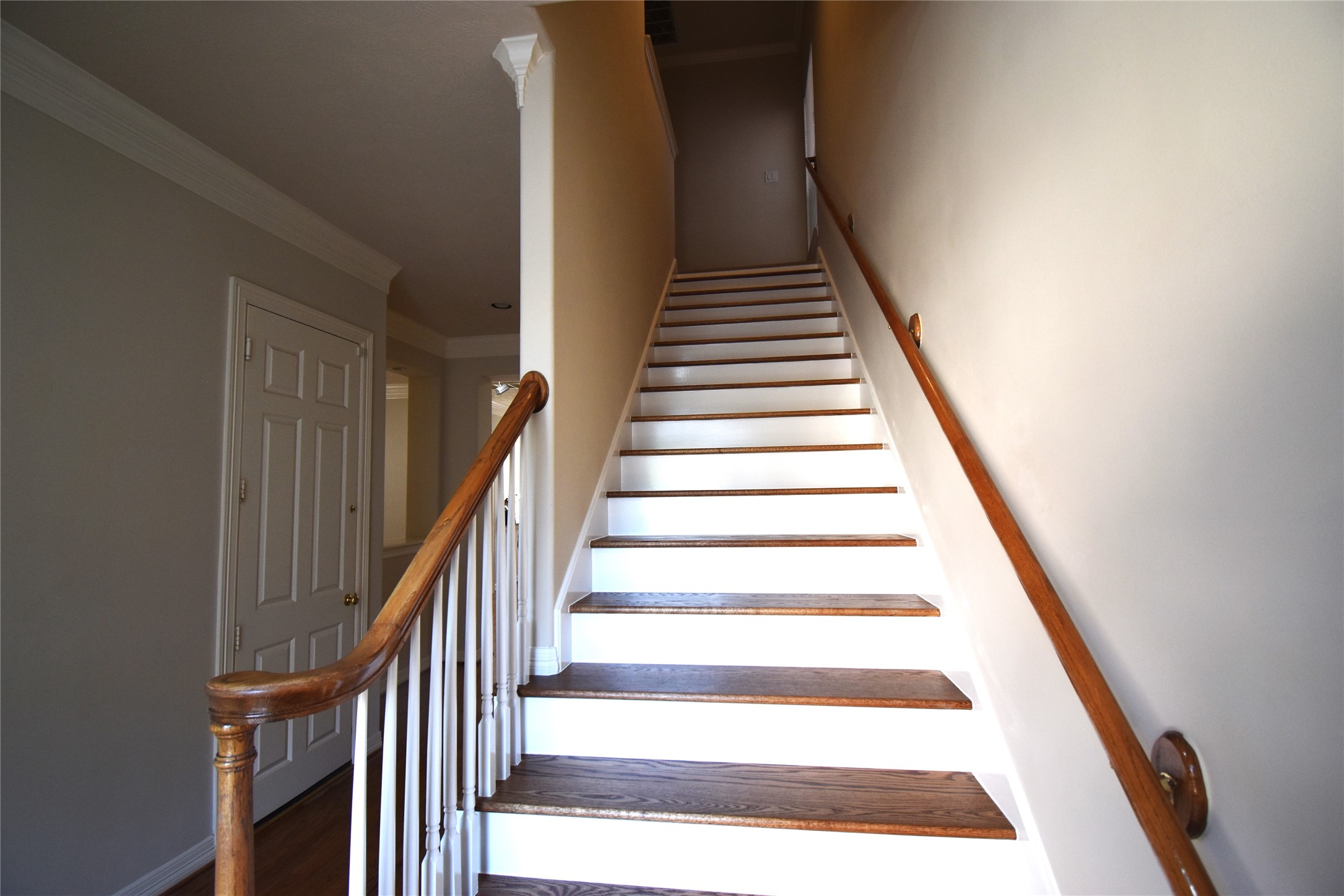 2835 Briarhurst Park Houston, TX 77057 - Photo 12 of 28 a view of entryway