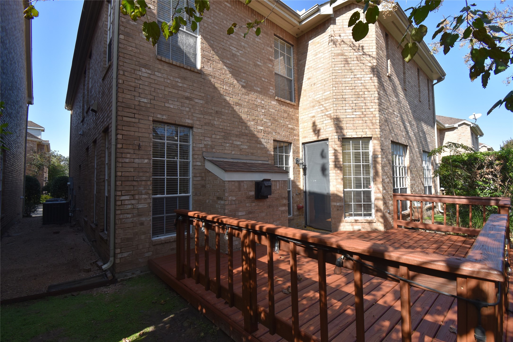2835 Briarhurst Park Houston, TX 77057 - Photo 28 of 28 a view of a brick building with many windows