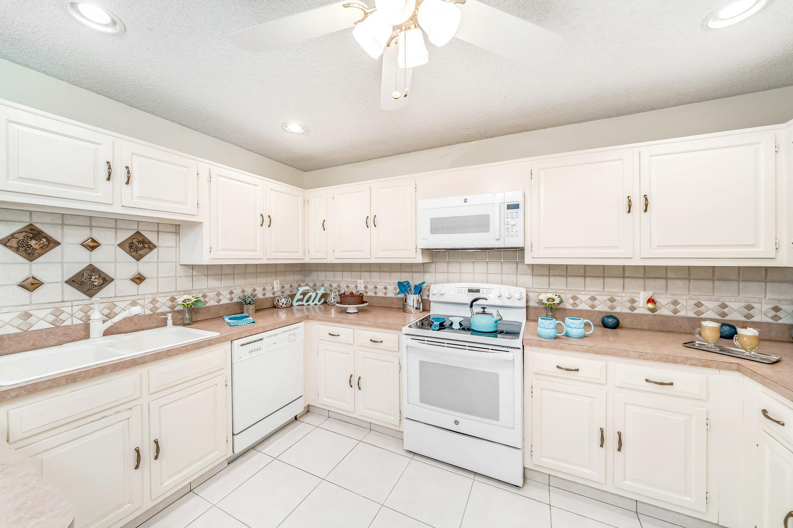 7430 Chablis Court Boca Raton, FL 33433 - Photo 14 of 47 Lots of counterspace