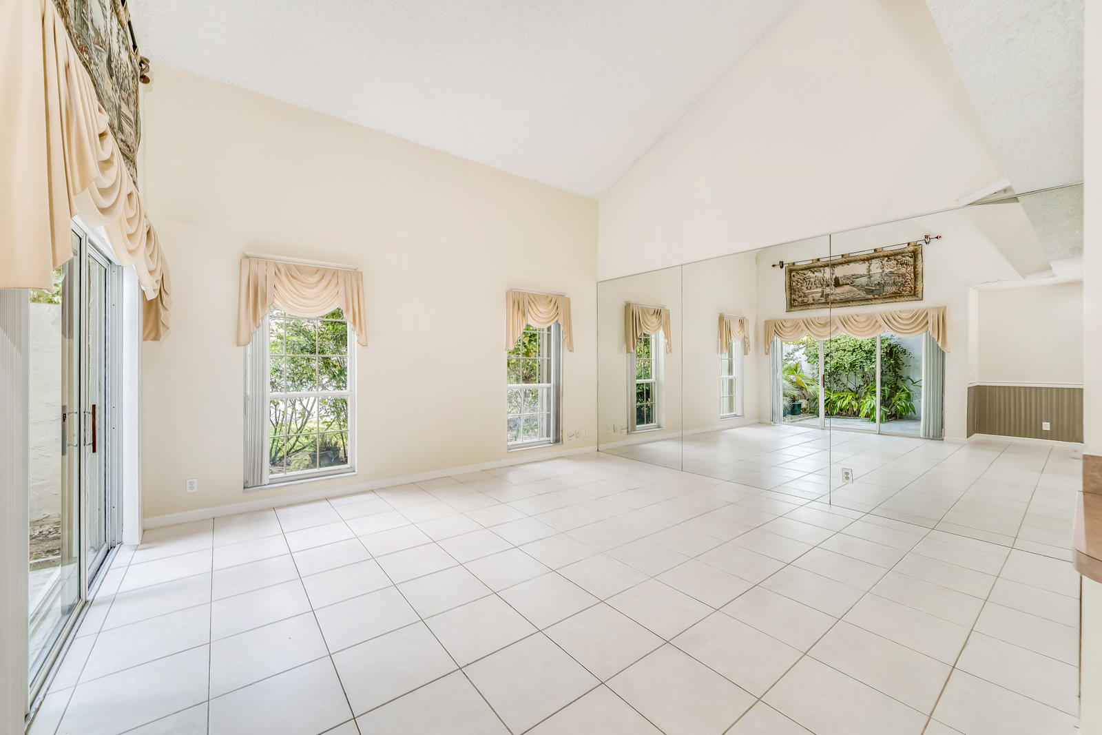 7430 Chablis Court Boca Raton, FL 33433 - Photo 19 of 47 Living room