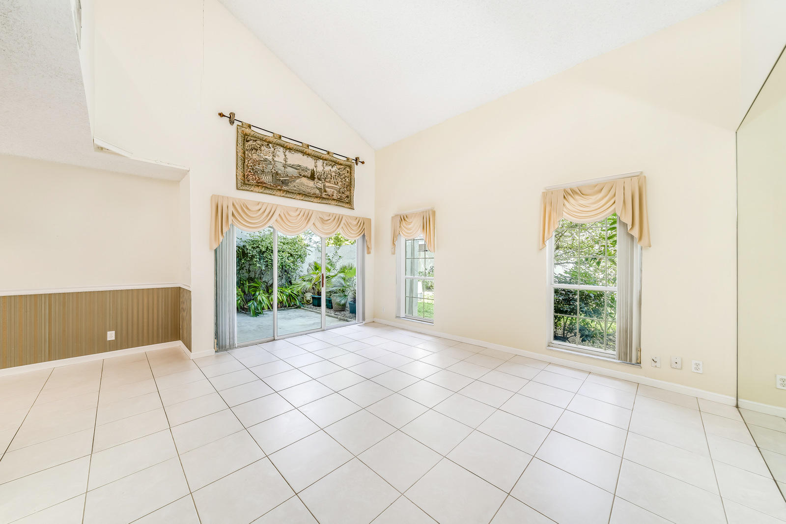 7430 Chablis Court Boca Raton, FL 33433 - Photo 21 of 47 Cathedral/Vaulted Ceilings