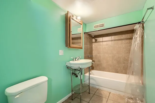 $250,000 | 8151 South Bennett Avenue, Chicago, IL 60617