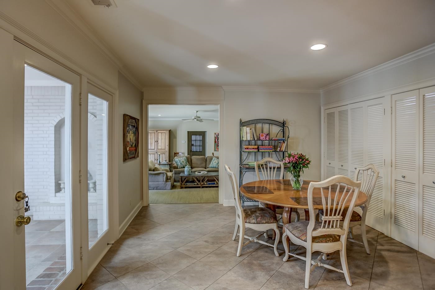4481 Barfield Road Memphis, TN 38117 - Photo 13 of 32 a dining room with furniture and window