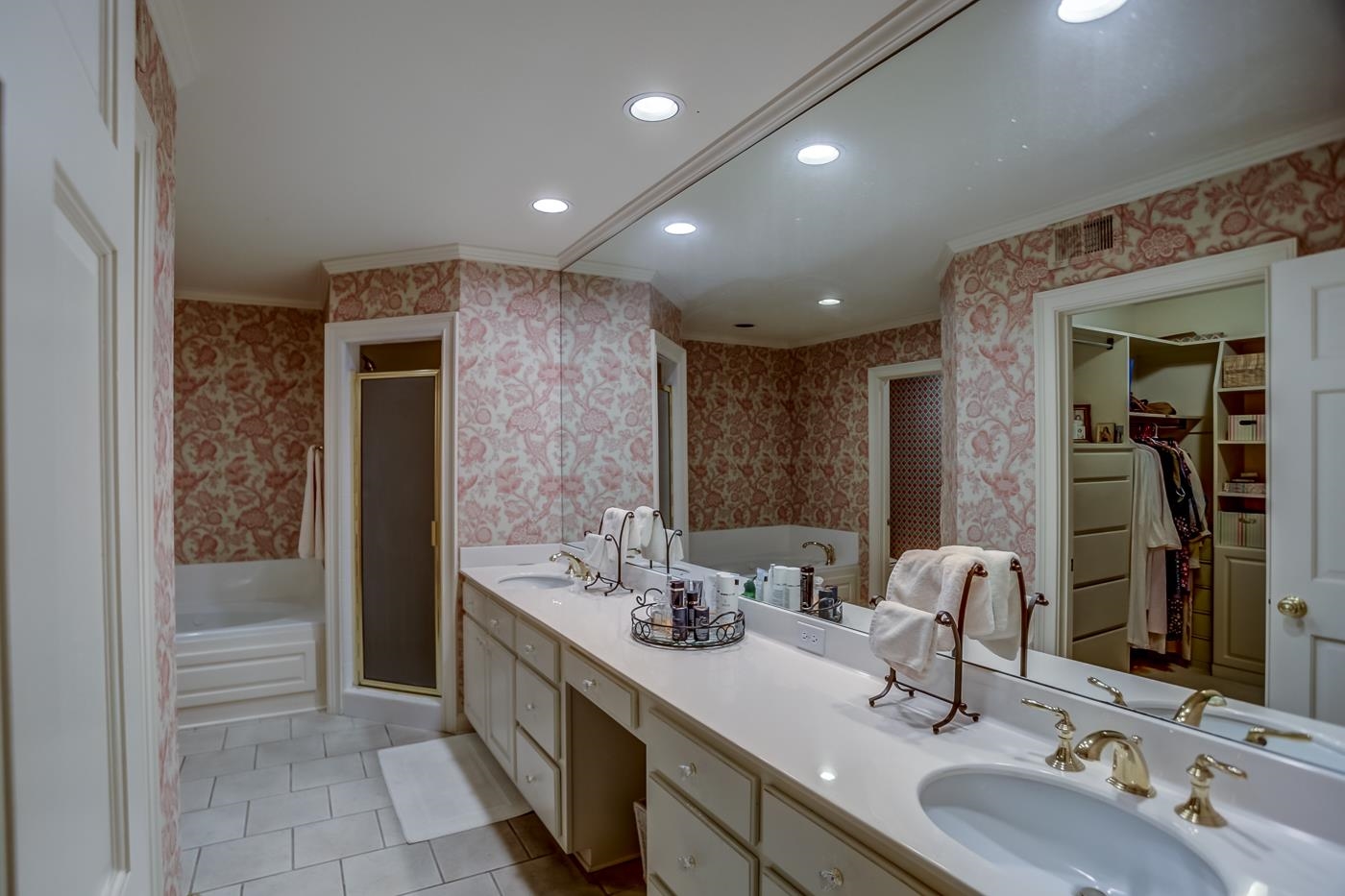 4481 Barfield Road Memphis, TN 38117 - Photo 15 of 32 a bathroom with a double vanity sink mirror and double