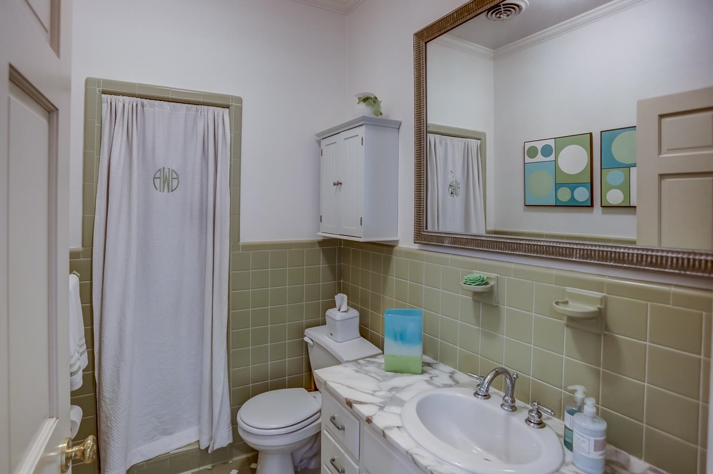 4481 Barfield Road Memphis, TN 38117 - Photo 18 of 32 a bathroom with a sink a toilet and shower