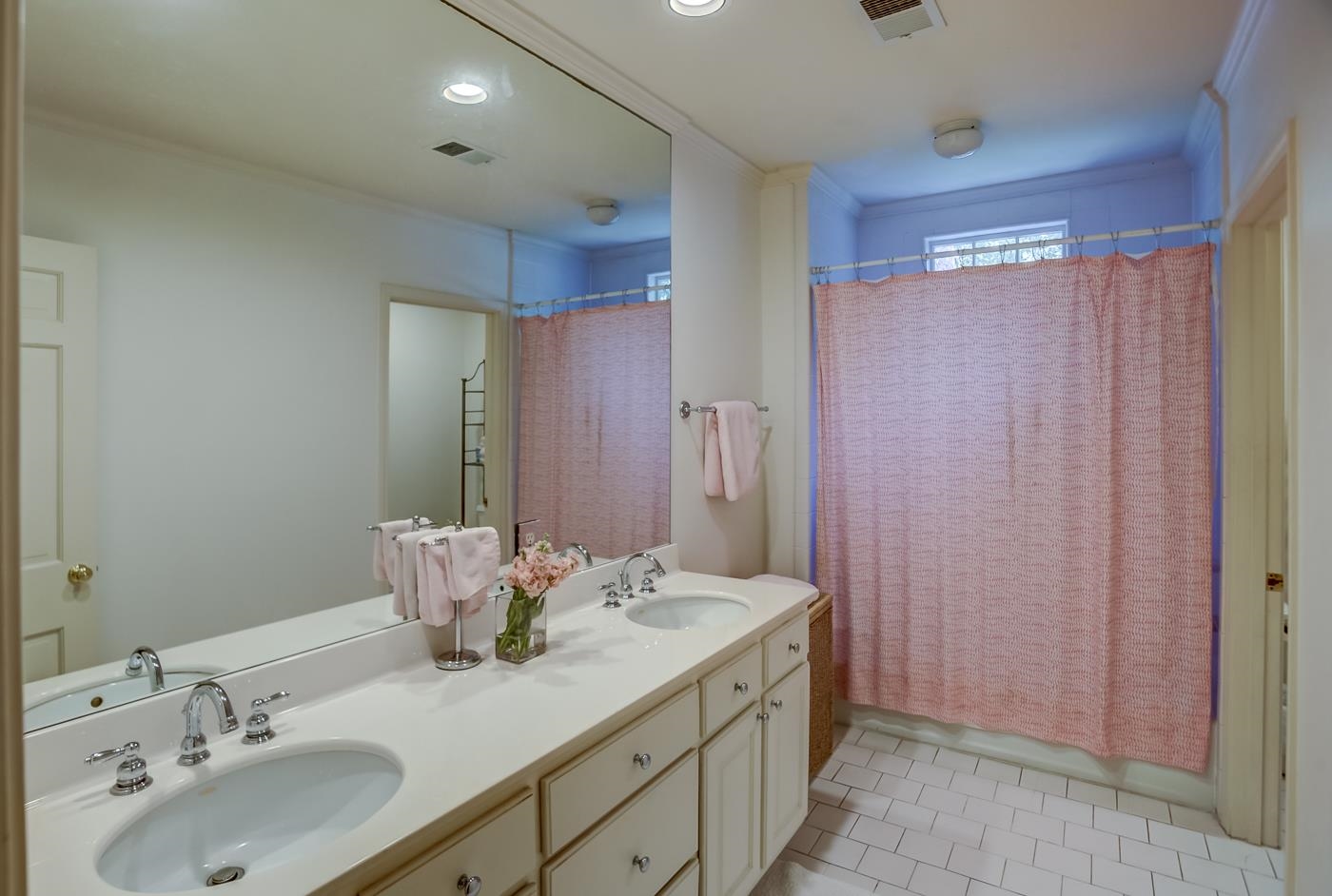 4481 Barfield Road Memphis, TN 38117 - Photo 22 of 32 a bathroom with a double vanity sink mirror and double