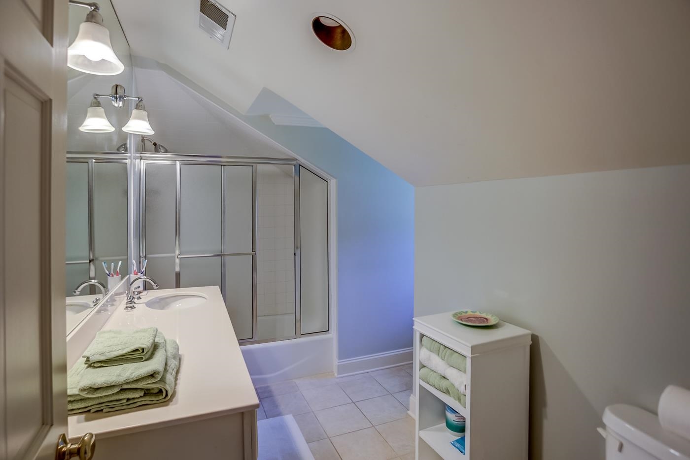 4481 Barfield Road Memphis, TN 38117 - Photo 24 of 32 a bathroom with a sink and a mirror