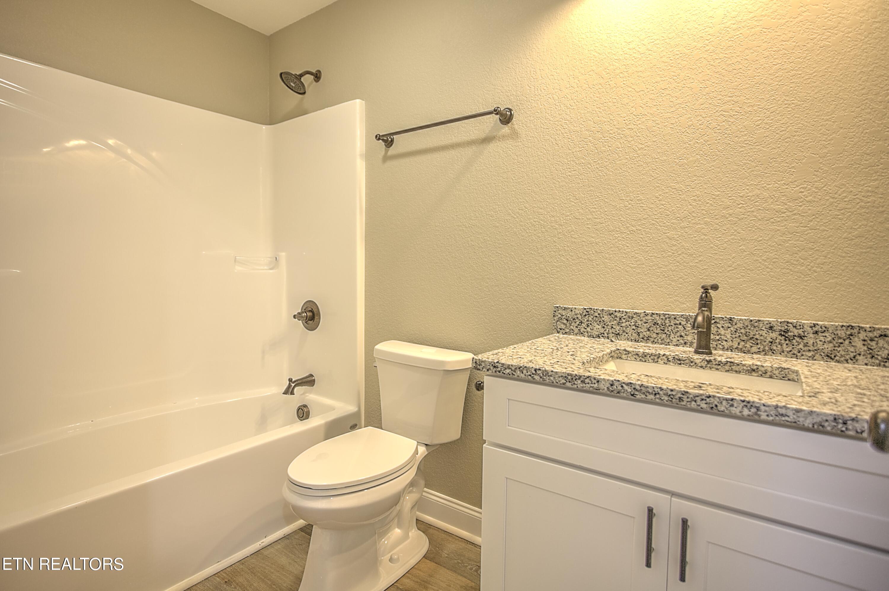 6120 Hutton Ridge Road Maryville, TN 37801 - Photo 10 of 15 Hall Bath