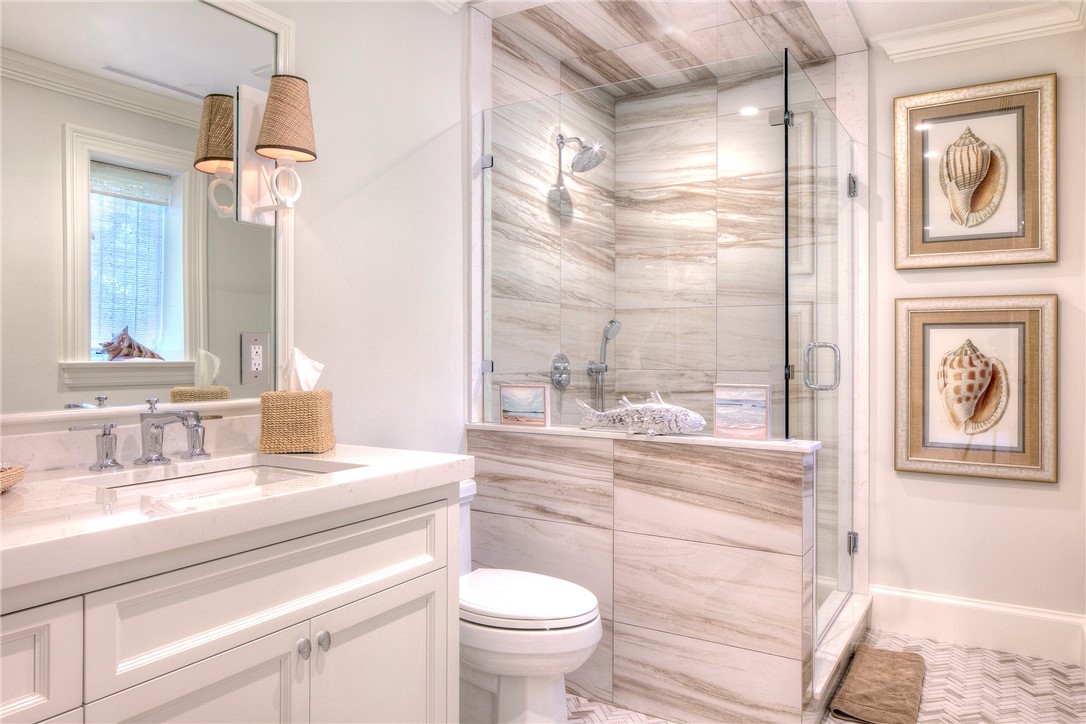 111 Harrison Avenue, Unit A6 Newport, RI 02840 - Photo 18 of 50 Ensuite bath off of bedroom