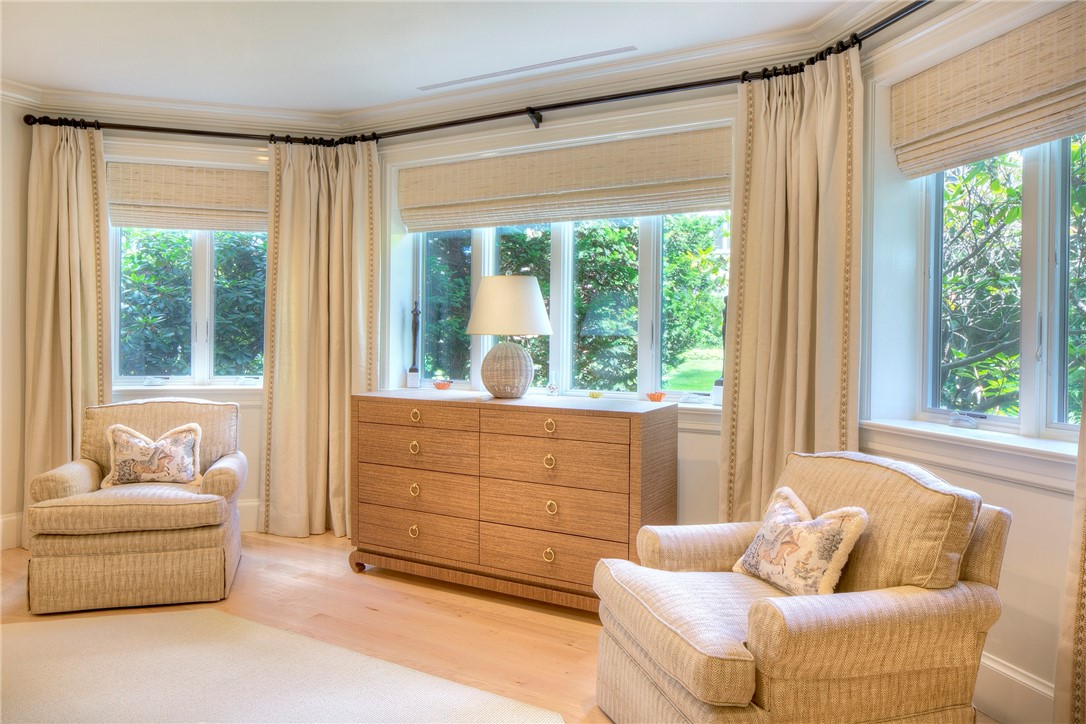 111 Harrison Avenue, Unit A6 Newport, RI 02840 - Photo 19 of 50 Sitting area in main level bedroom