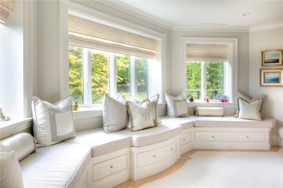 111 Harrison Avenue, Unit A6 Newport, RI 02840 - Photo 33 of 50 Dressing room window seating