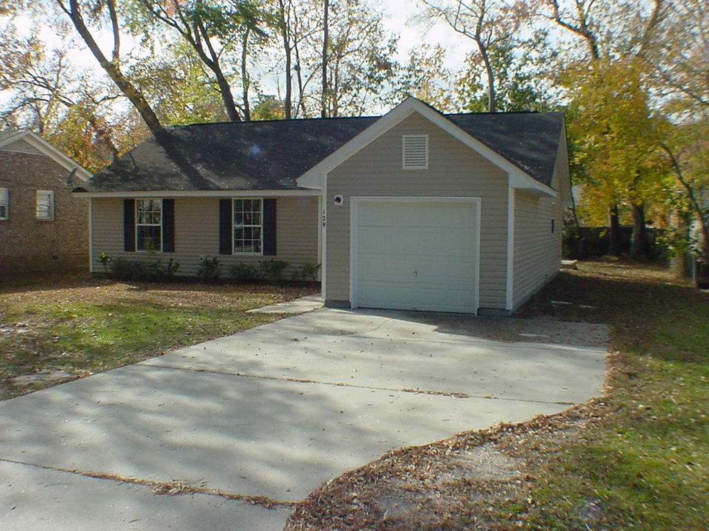 129 Englewood Road Goose Creek, SC 29445 - Photo 2 of 15 DSC00199