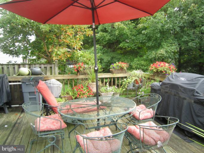 15025 Shamrock Ridge Road Silver Spring, MD 20906 - Photo 14 of 27 Cookouts on the deck!