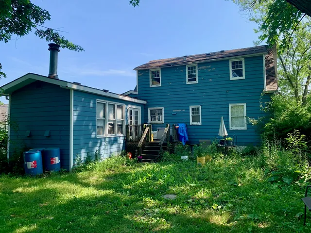 a view of a house with a yard and plants