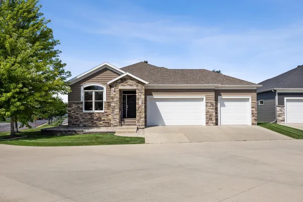 $795,000 | 4245 Coventry Drive South, Fargo, ND 58104