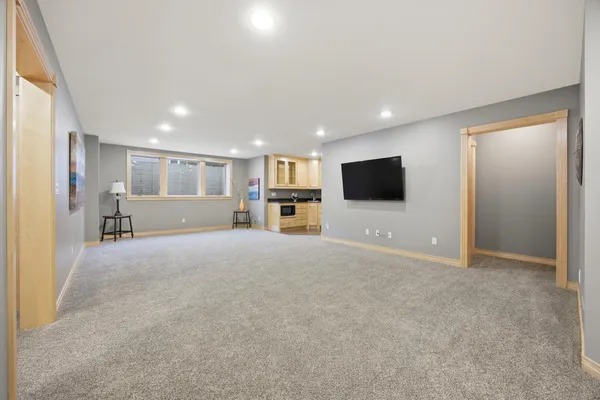 $795,000 | 4245 Coventry Drive South, Fargo, ND 58104