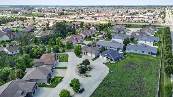 $795,000 | 4245 Coventry Drive South, Fargo, ND 58104