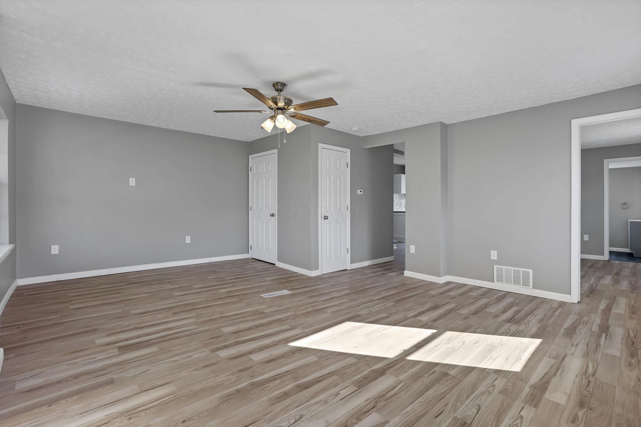 65 Rumsey Road Columbus, OH 43207 - Photo 6 of 39 Livingroom1